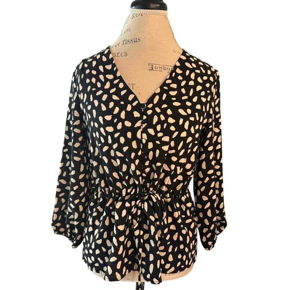 Everly "Wild Thang" Spot Print Tie-Waist Blouse Black Cream Size M EUC